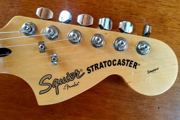 Guitarra Fender Squier Standard 2006 Indonésia